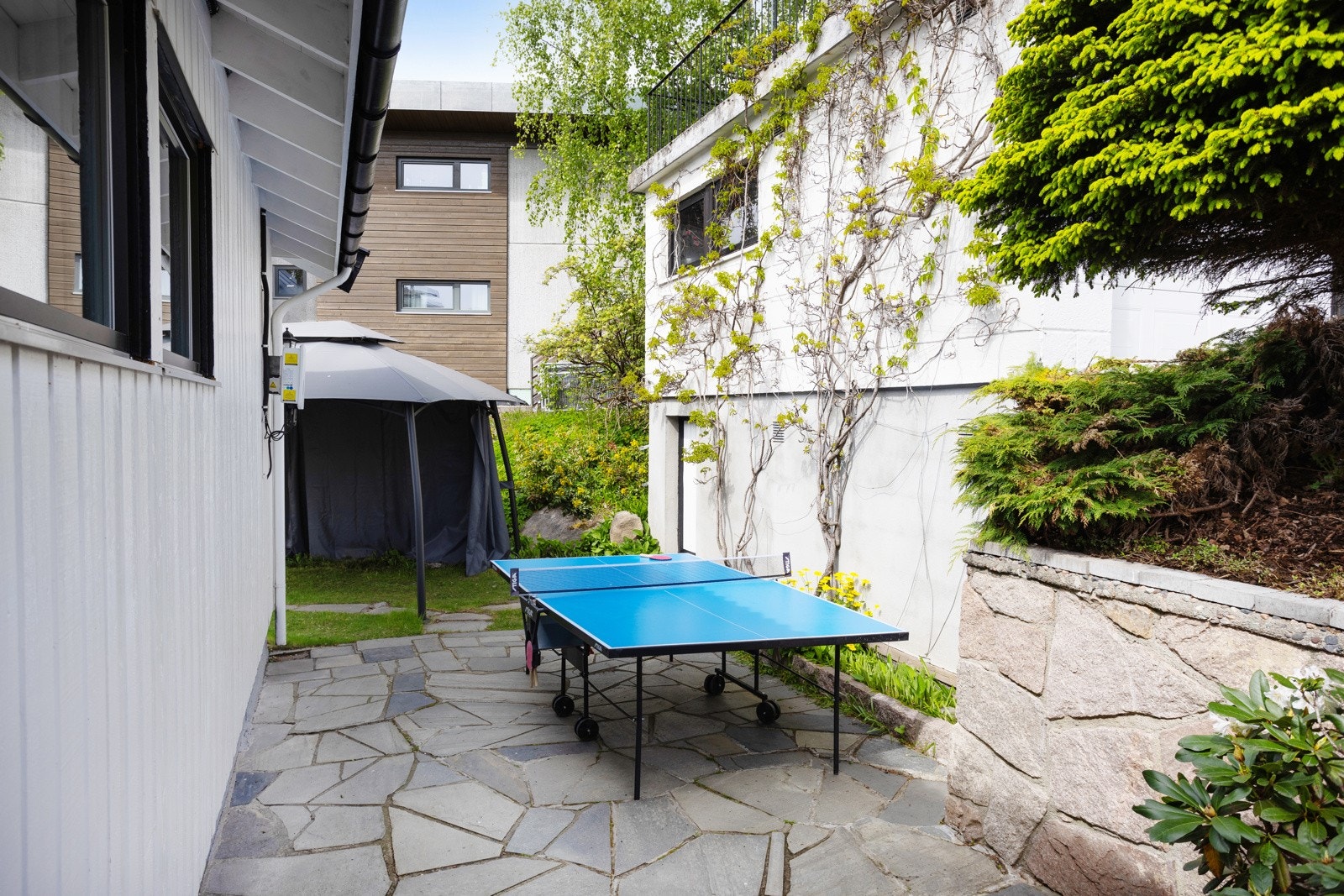 Adkomst til bod under garasjen Galleribilde