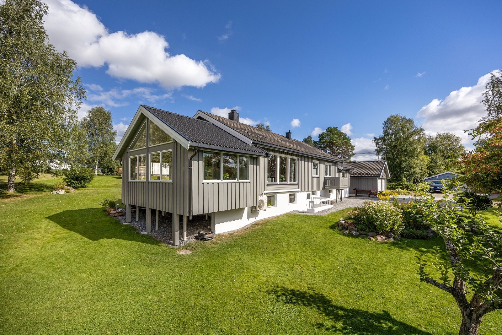 Sommerstemning i Bogstadsvingen 20. Galleribilde