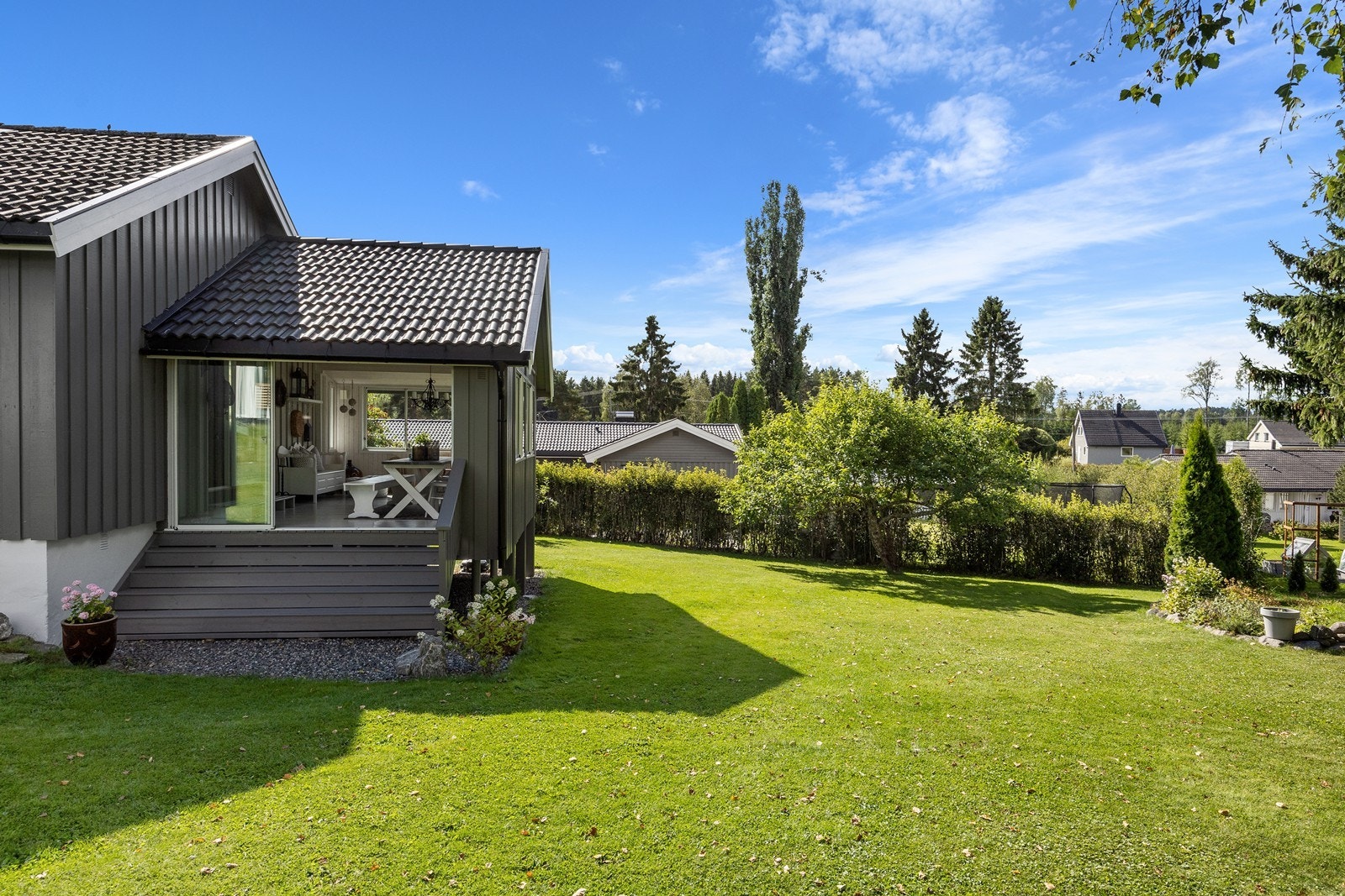 Som en naturlig forlengelse av stuen ligger hagestuen på ca. 22 kvm. Galleribilde