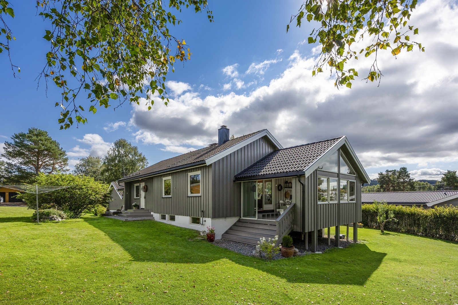 Sommerstemning i Bogstadsvingen 20. Galleribilde