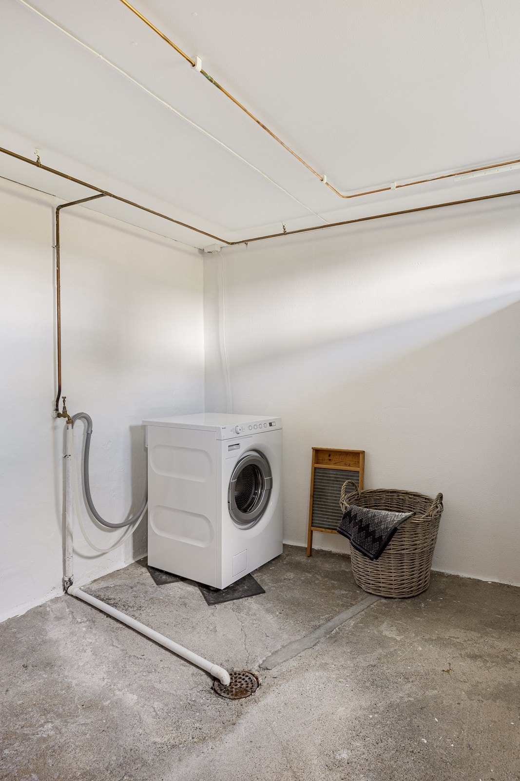 I fyrrommet er det opplegg for vaskemaskin. Galleribilde