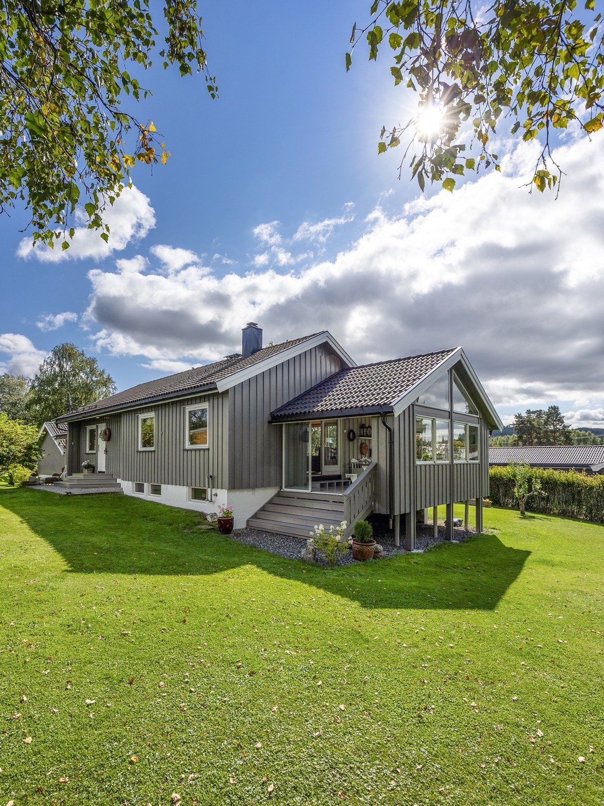 Boligen ligger i solrike omgivelser. Galleribilde