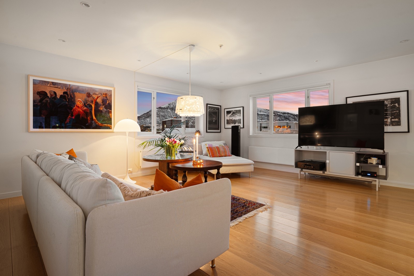 Gode vindusflater sikrer godt med innslipp av naturlig lys. Galleribilde