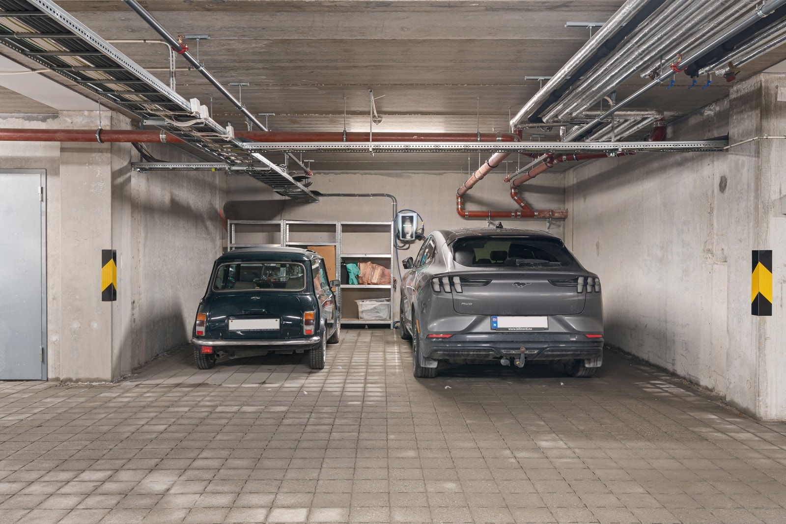 To parkeringsplasser i garasjeanlegget klargjort for elbillading medfølger leiligheten. Galleribilde