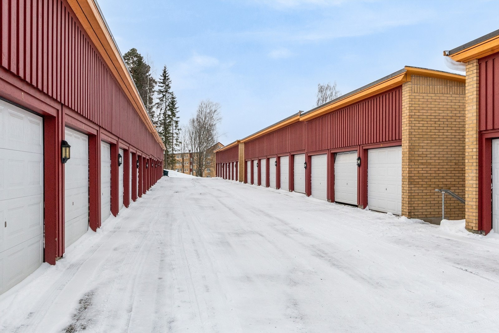 Garasje i rekke Galleribilde