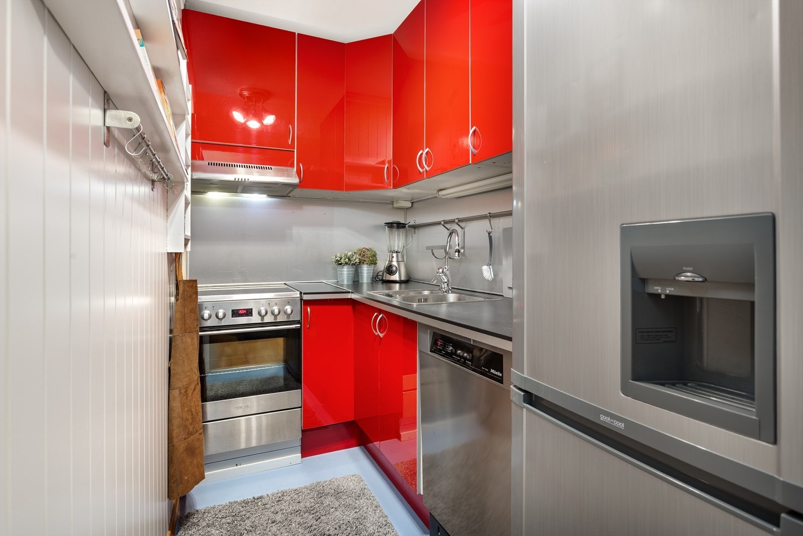 Kjøkken med farger som liver opp Galleribilde