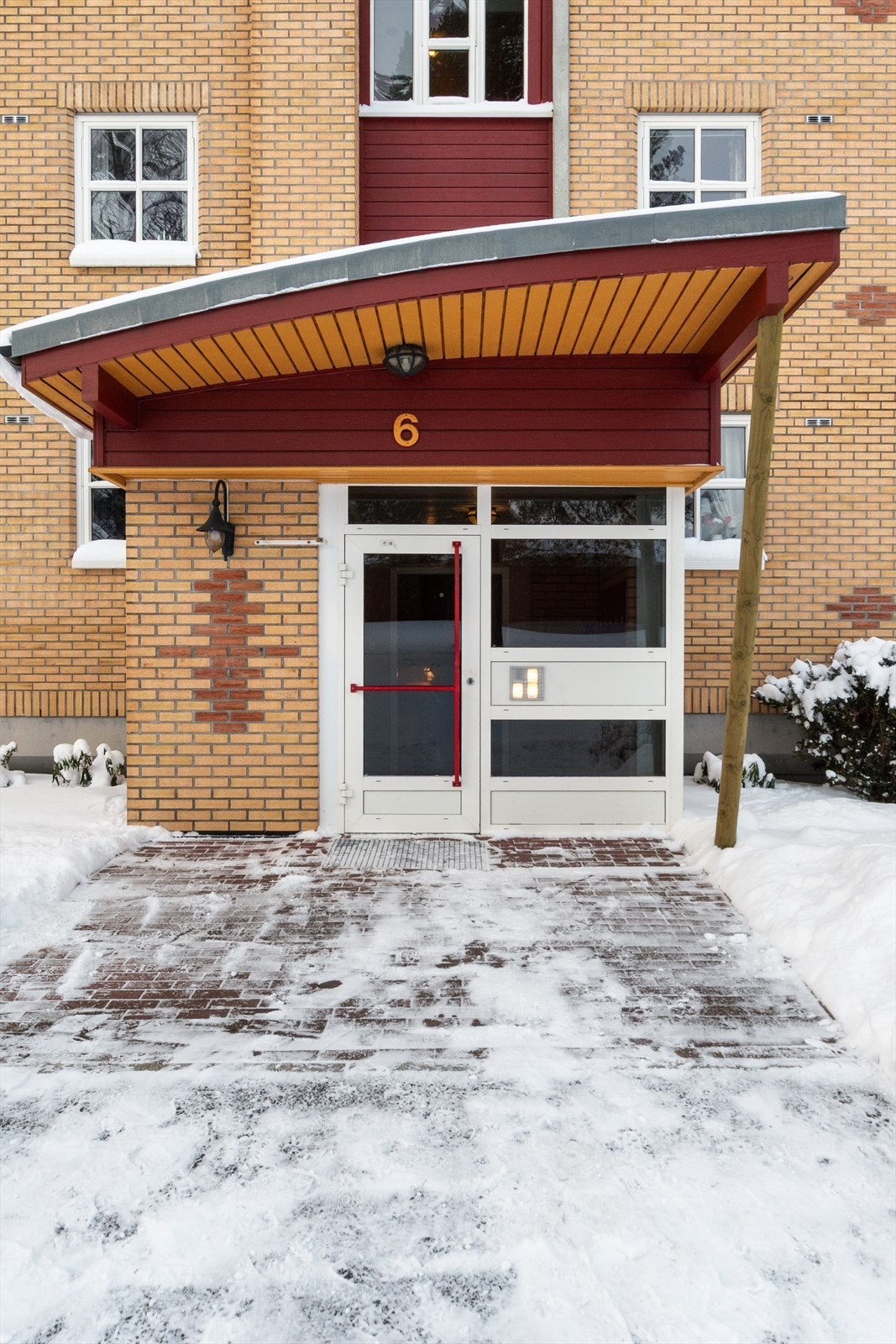 Inngangsparti med moderne calling anlegg Galleribilde