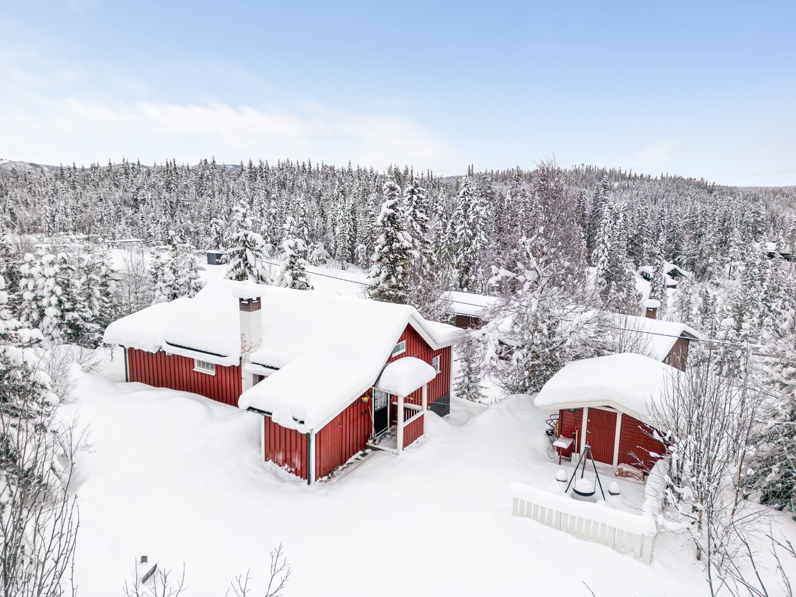 Dette er en koselig hytte i naturskjønne omgivelser på Tonsåsen, ca. 720 meter over havet Galleribilde
