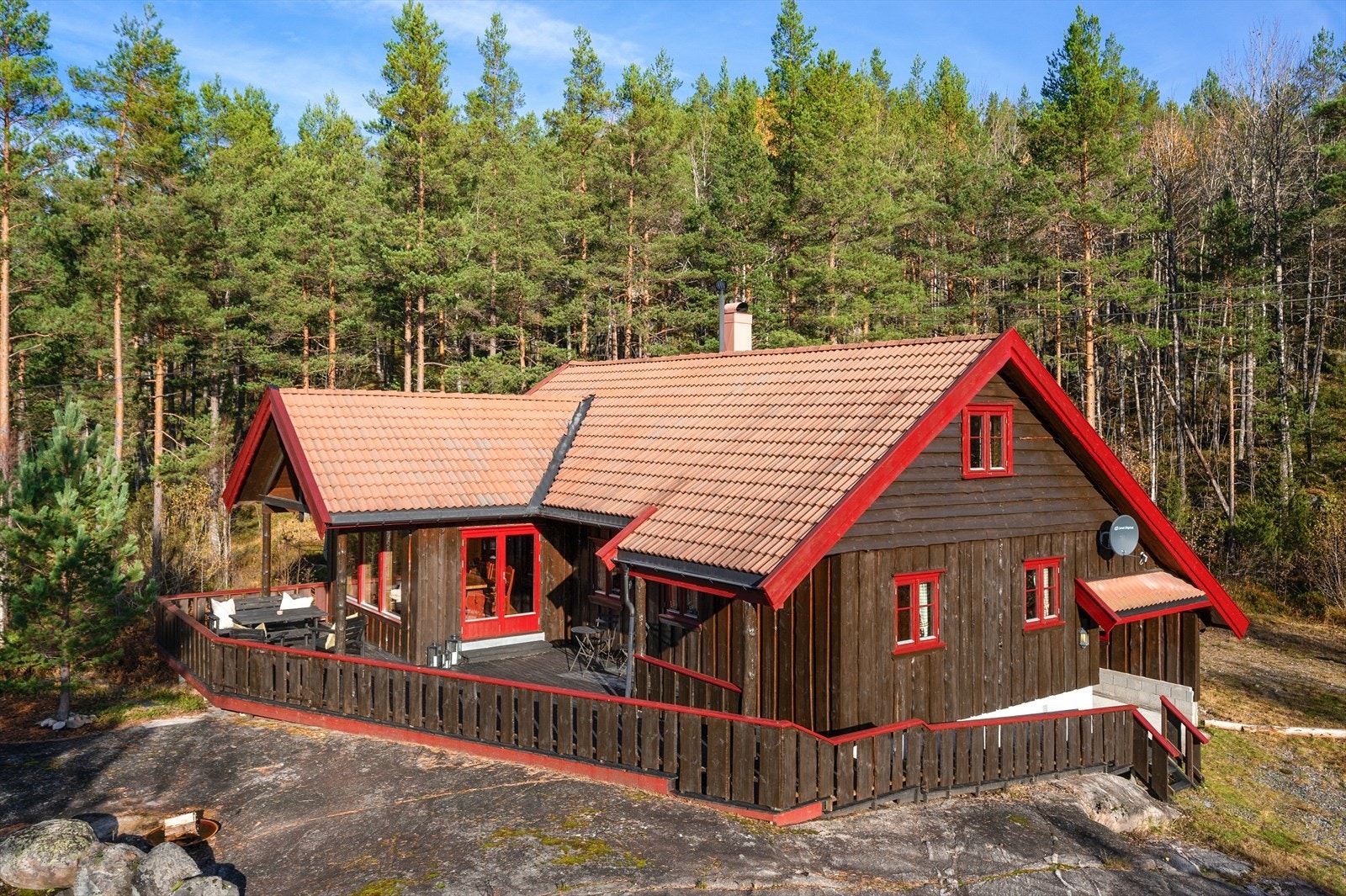 Hytta er oppgradert de seneste årene, og har alt man trenger for å kunne nyte en helårshytte. Galleribilde