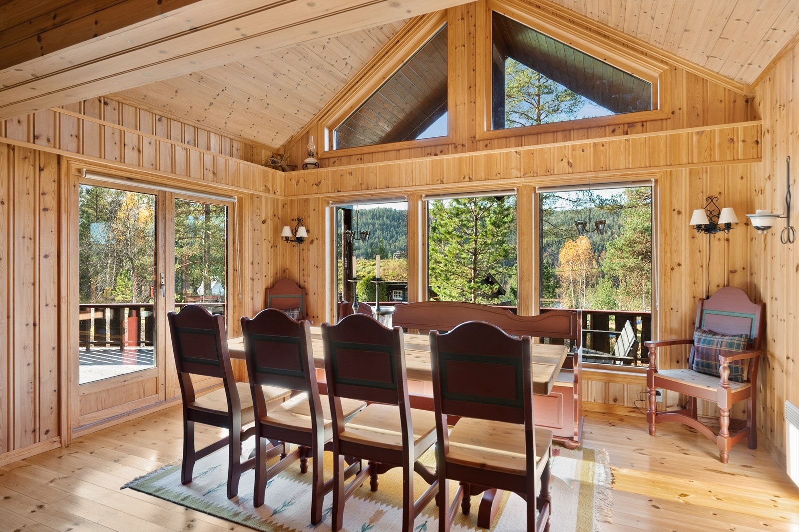 Her har man plass til hele storfamilien og gjester. Galleribilde