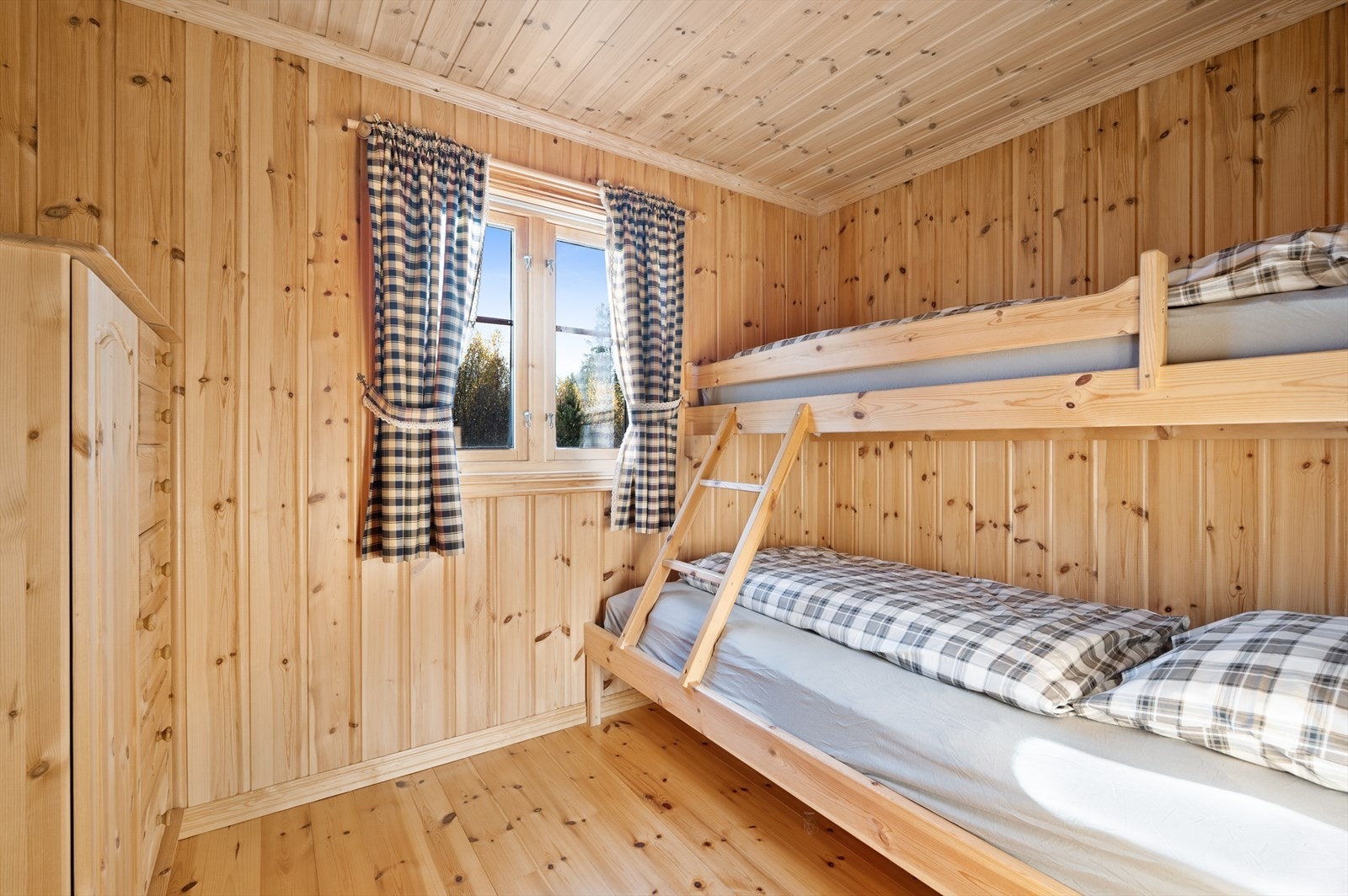 Soverom i god størrelse med køyeseng. Galleribilde