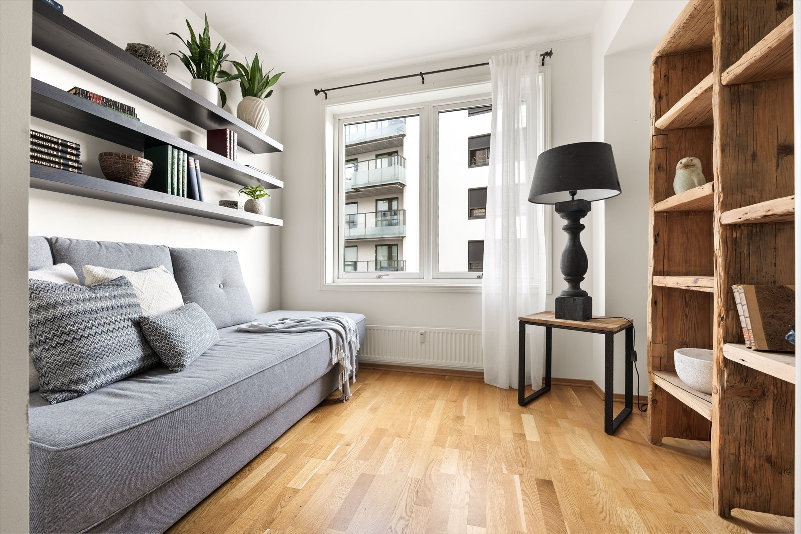 Det andre soverommet er fleksibelt og kan benyttes som barnerom, gjesteværelse eller kontor. Galleribilde