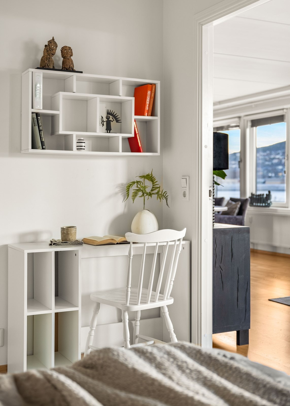 En smart utnyttelse av plassen gir mulighet for en egen kontorkrok. Galleribilde