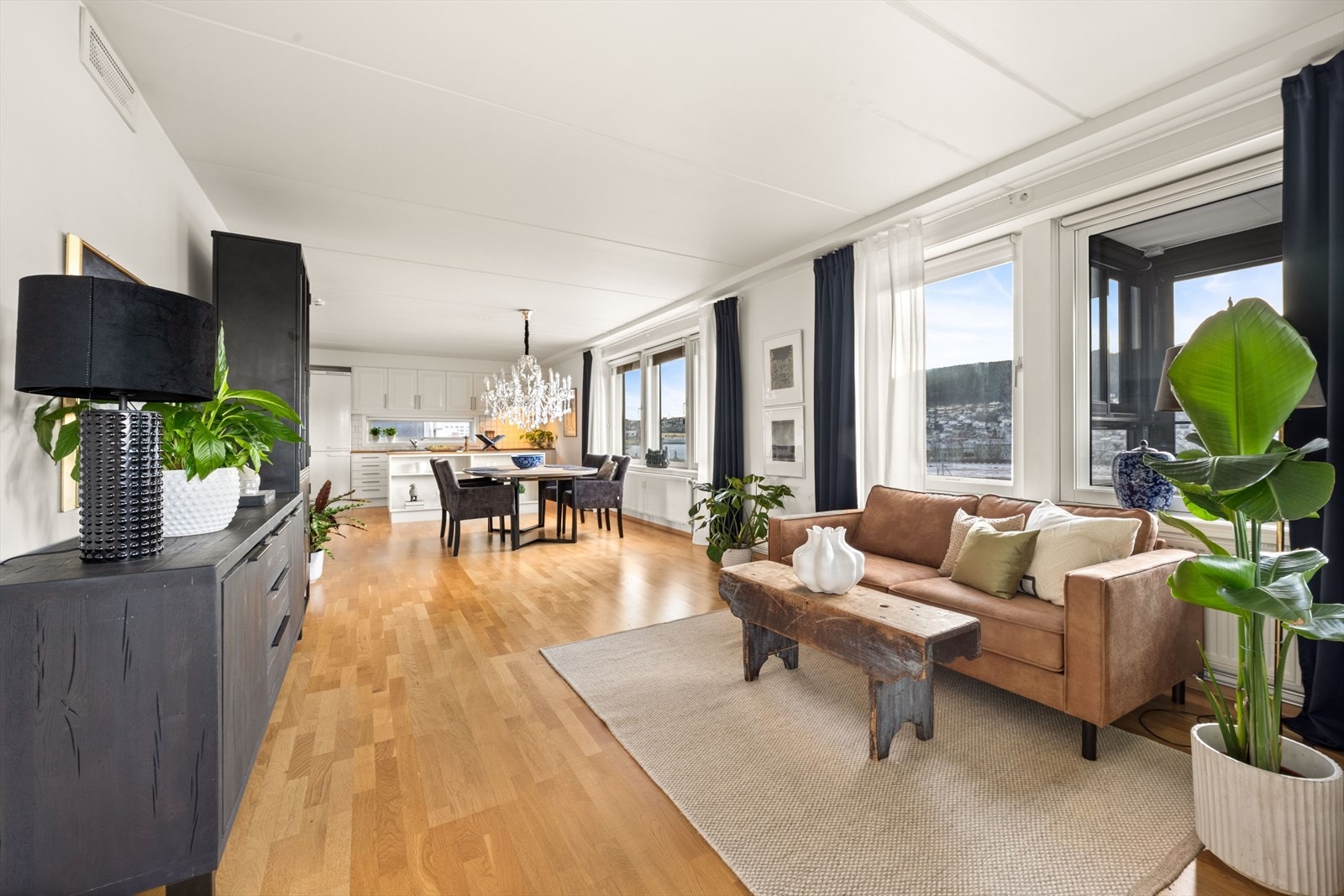 Dette er en moderne 3-roms leilighet med en åpen og sosial planløsning på attraktive Union Brygge. Galleribilde