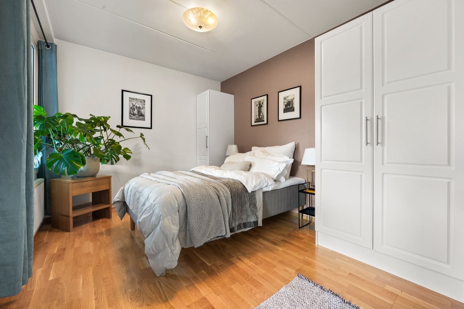 Hovedsoverommet har god plass til dobbeltseng og garderobeløsning. Galleribilde