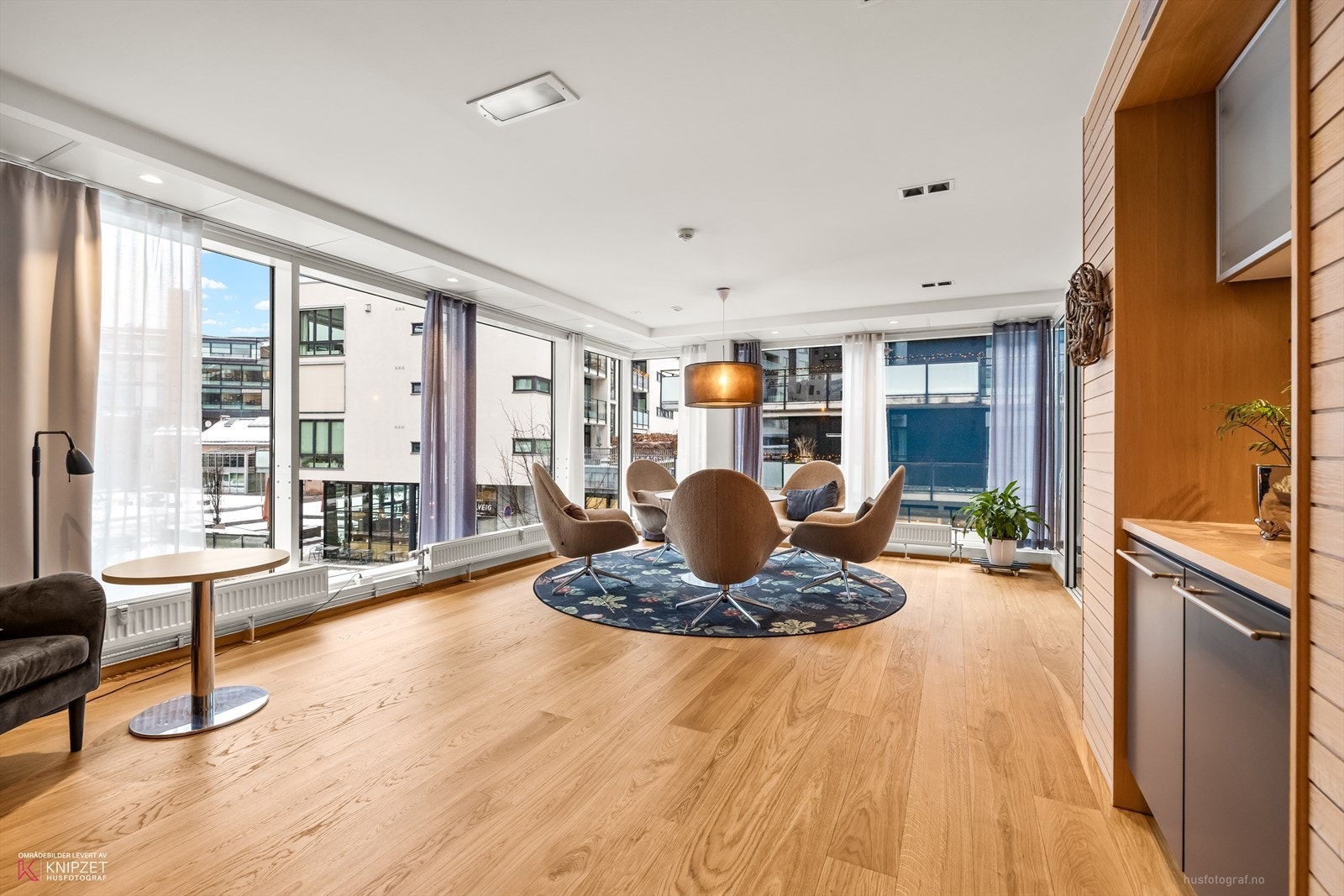 Sameiets Pluss-konsept gir tilgang til flott selskapslokale og kaffebar med gratis aviser m.m Galleribilde