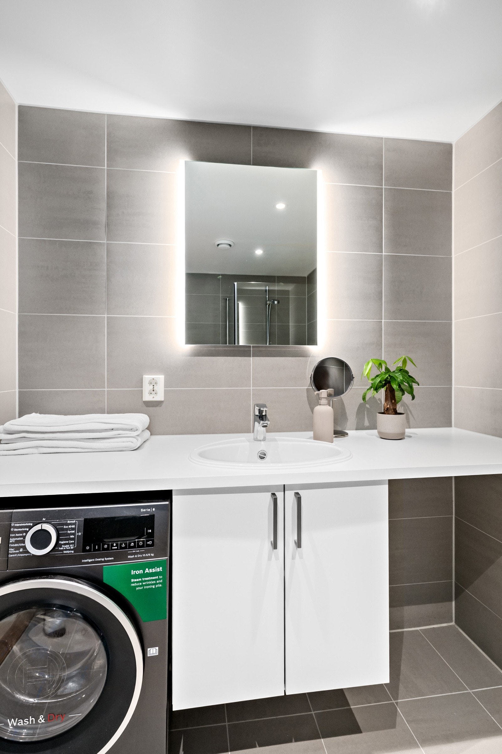 Det er opplegg for vaskemaskin og tørketrommel samt balansert ventilasjon. Galleribilde