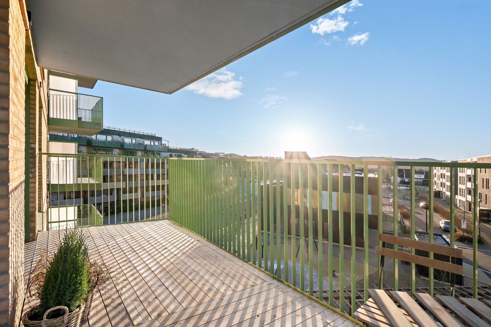 Høyt og fint beliggende i 4.etasje, med utsyn over nabolaget. Galleribilde