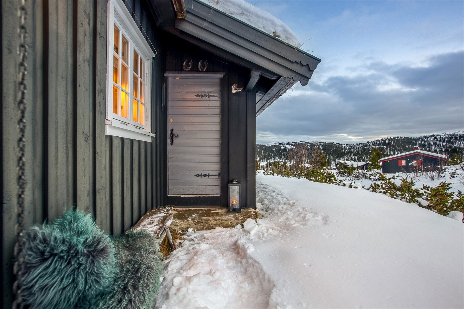 Her kan du kose deg med flott utsikt utover området og mot Bjødalsfjellet, omgitt av et fantastisk turterreng alle årstider. Galleribilde