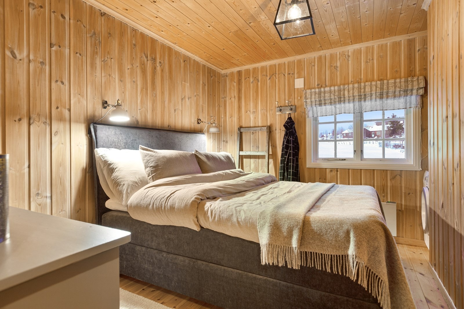 Hovedsoverommet har god plass til dobbeltseng og kommode. Galleribilde