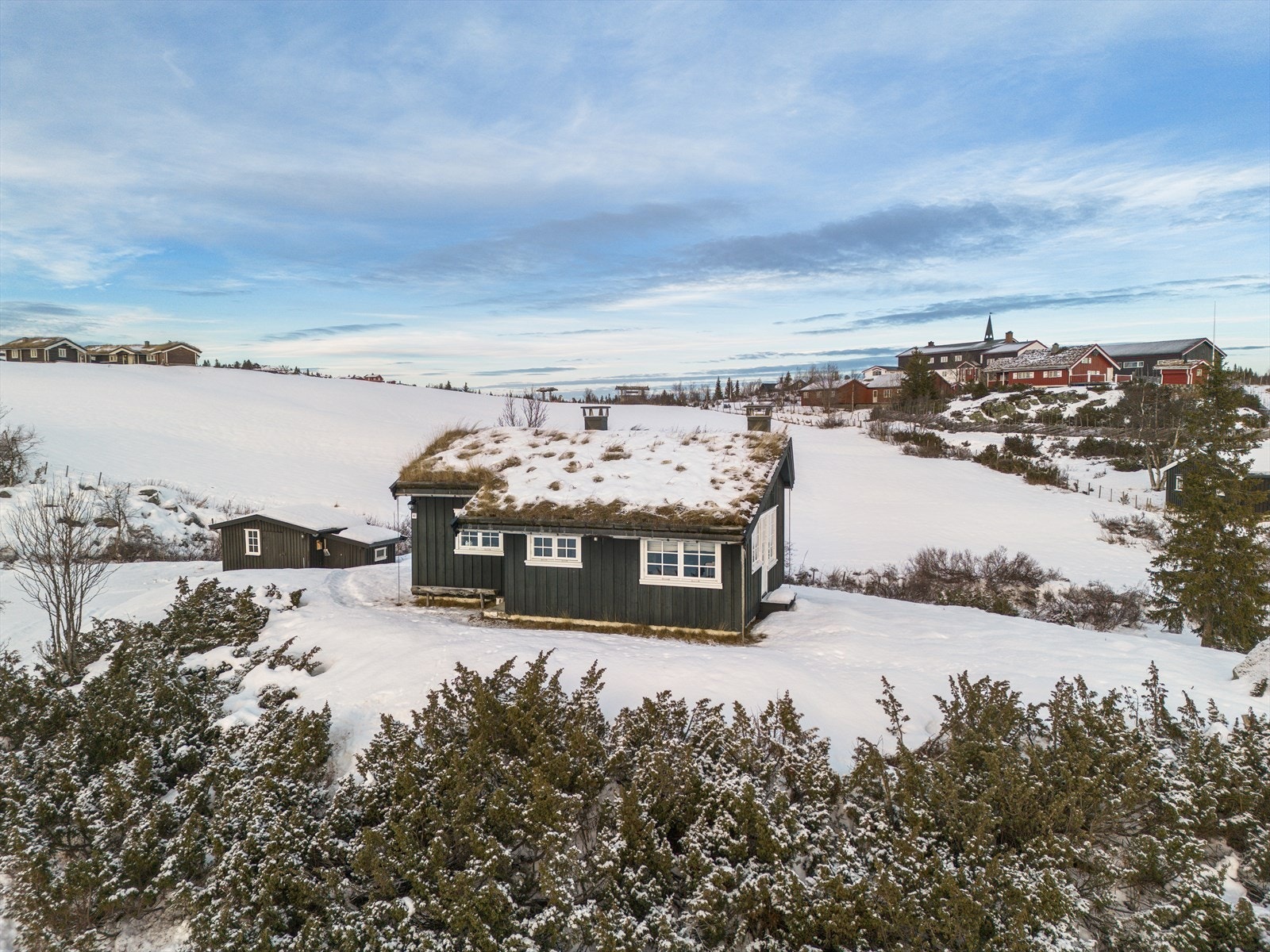 Denne koselige fritidseiendommen ligger på idylliske Søndre Fjellstølen - et sted hvor du virkelig kan finne roen og nyte naturen året rundt. Galleribilde