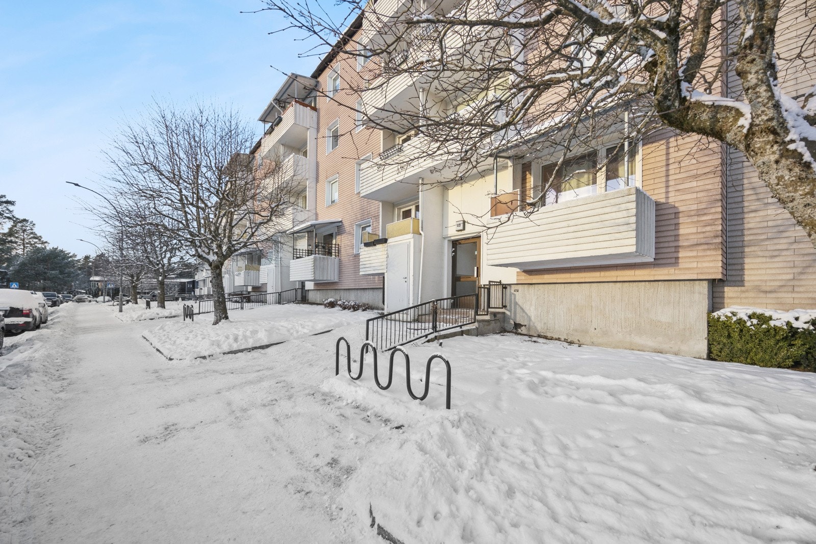 Godt etablert nabolag med gode fasiliteter. Galleribilde