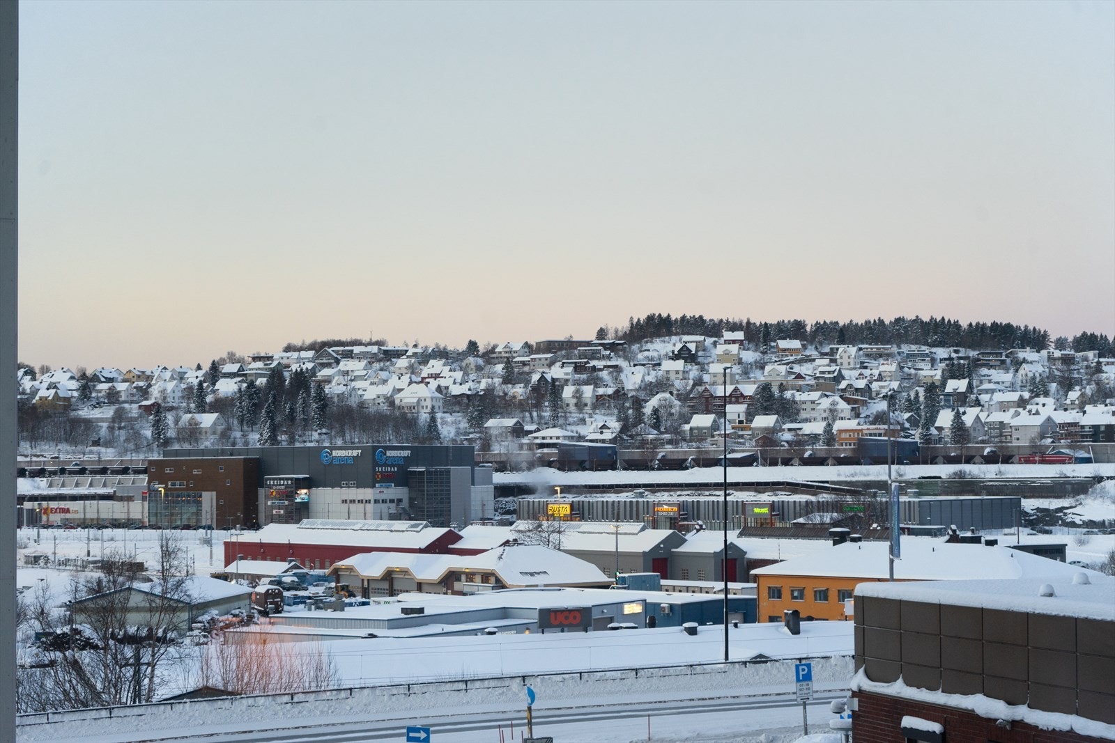 Flott utsikt fra kjøkkenvindu Galleribilde