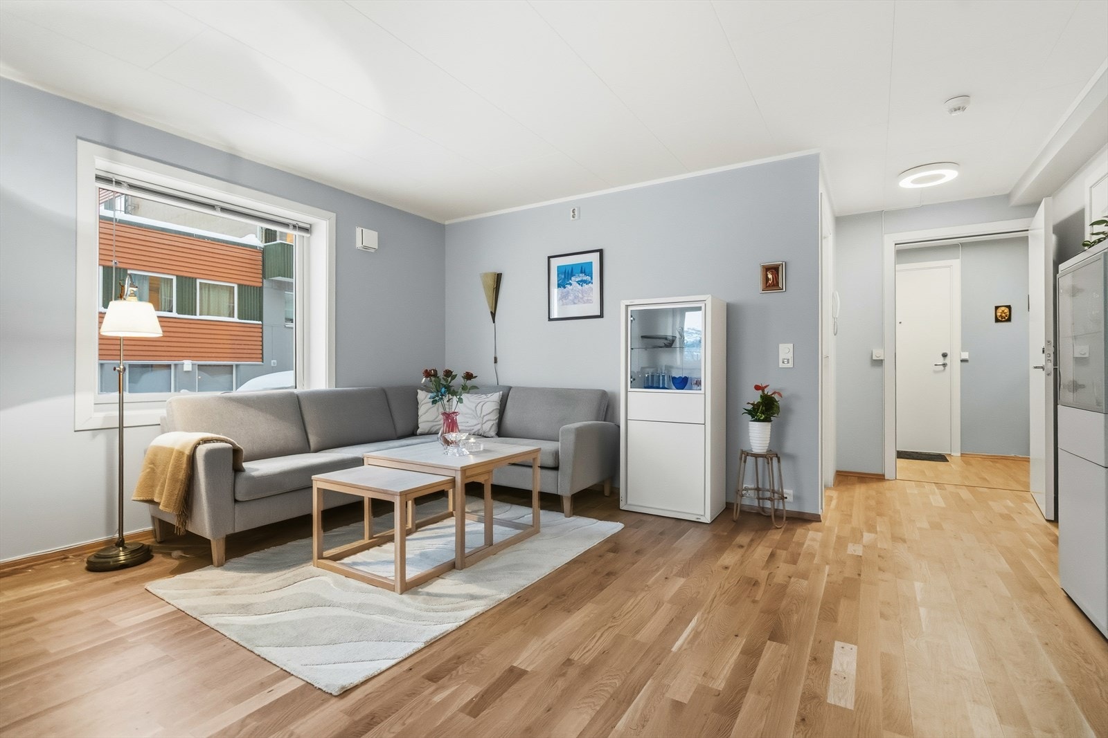 Romslig stue med gode møbleringsmuligheter. Galleribilde