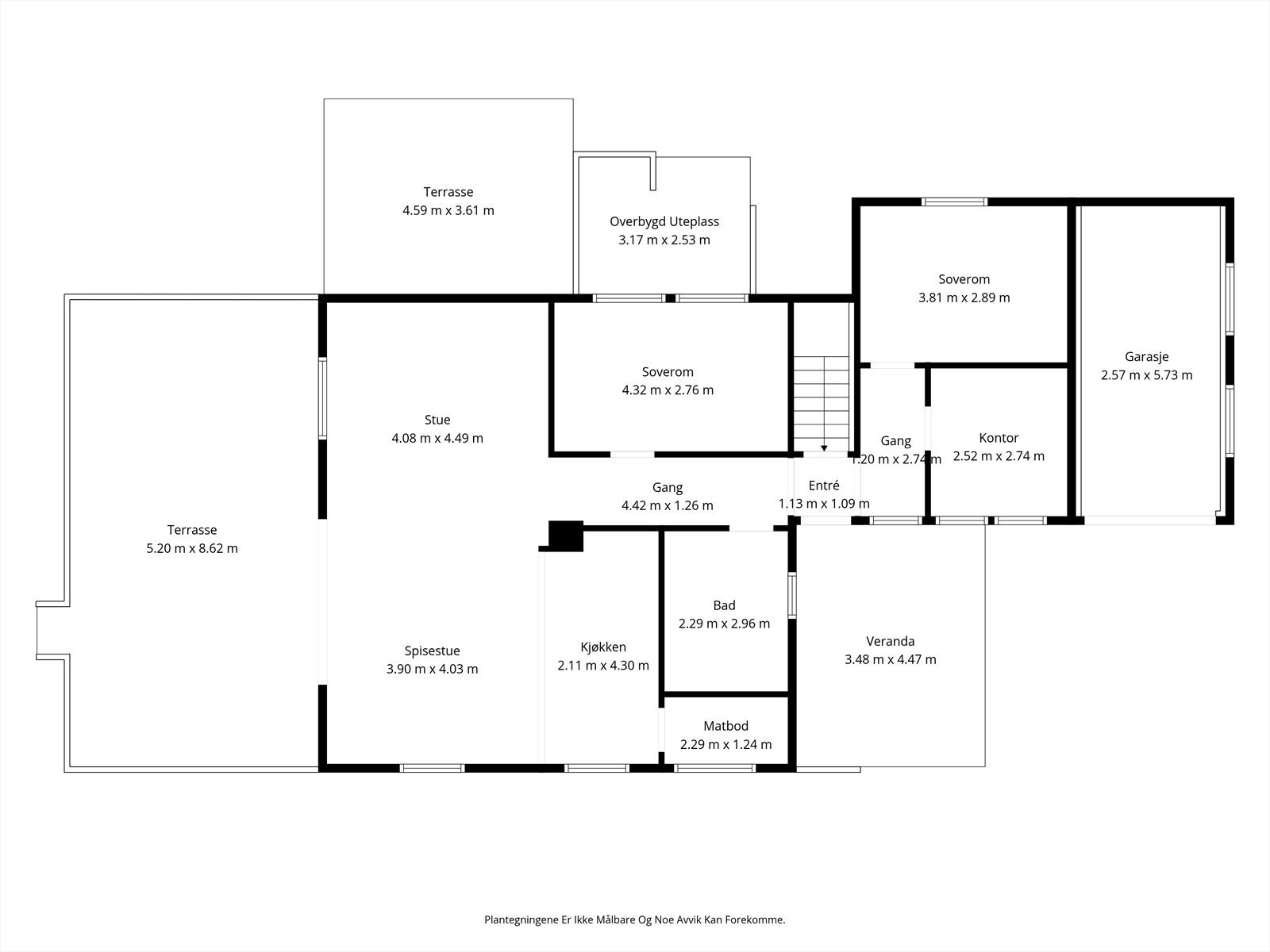 Plantegning for hovedetasjen, som inneholder stue, kjøkken, bad, to soverom og kontor. Galleribilde