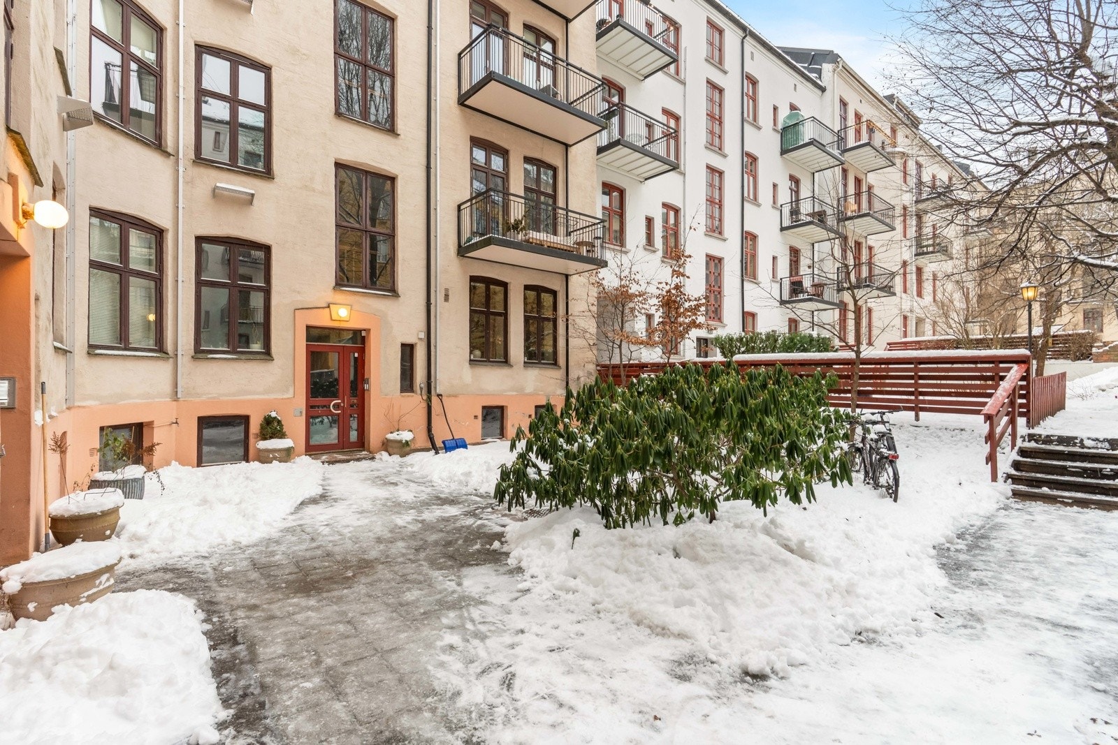 Stille og rolig bakgård - Velkommen til visning! Galleribilde