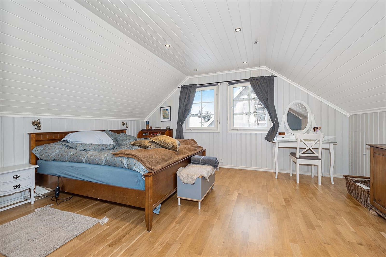 2.etasje: Lyst soverom av god størrelse. Galleribilde