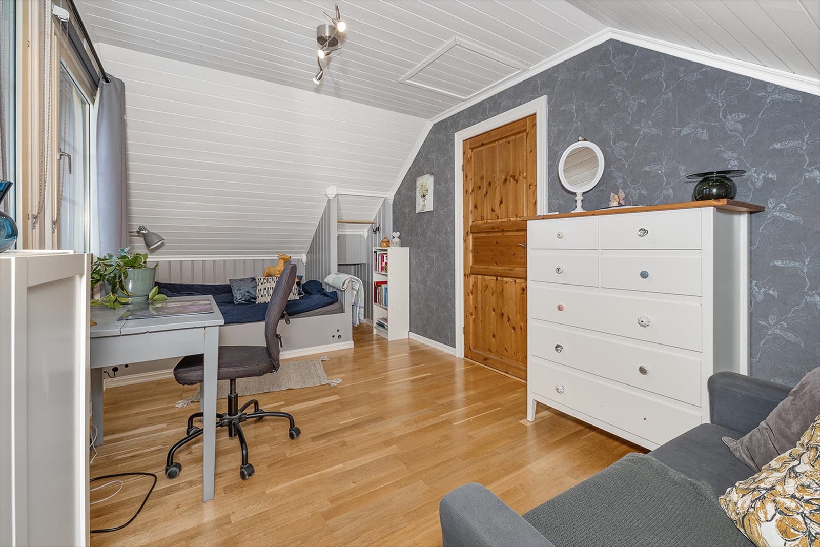 2.etasje: Soverom med innebygd seng. Galleribilde