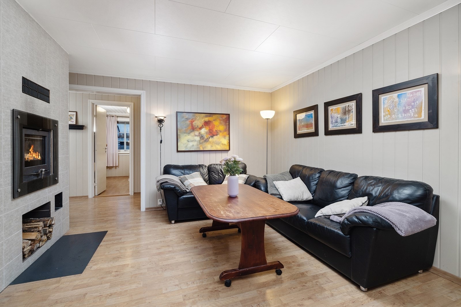 Boligen har lyse gulv og oveflater og det er lett å sette sitt eget preg på boligen. Galleribilde