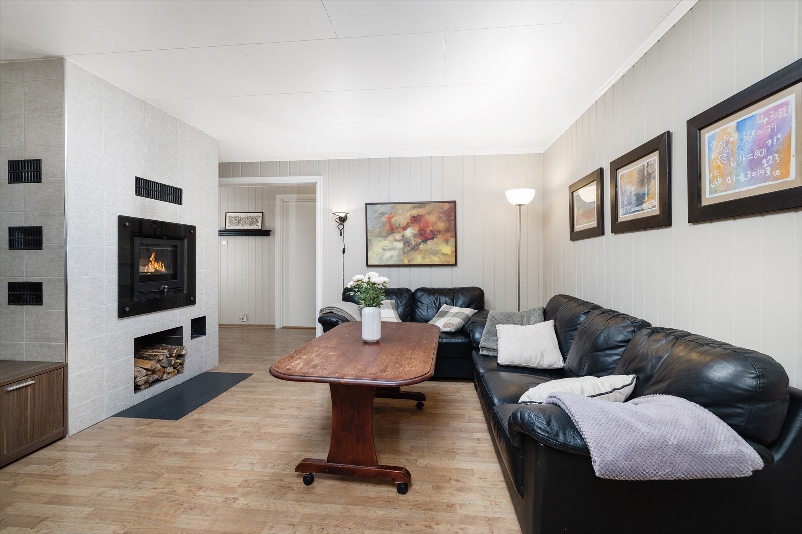 Her ligger stue og kjøkken vegg i vegg Galleribilde