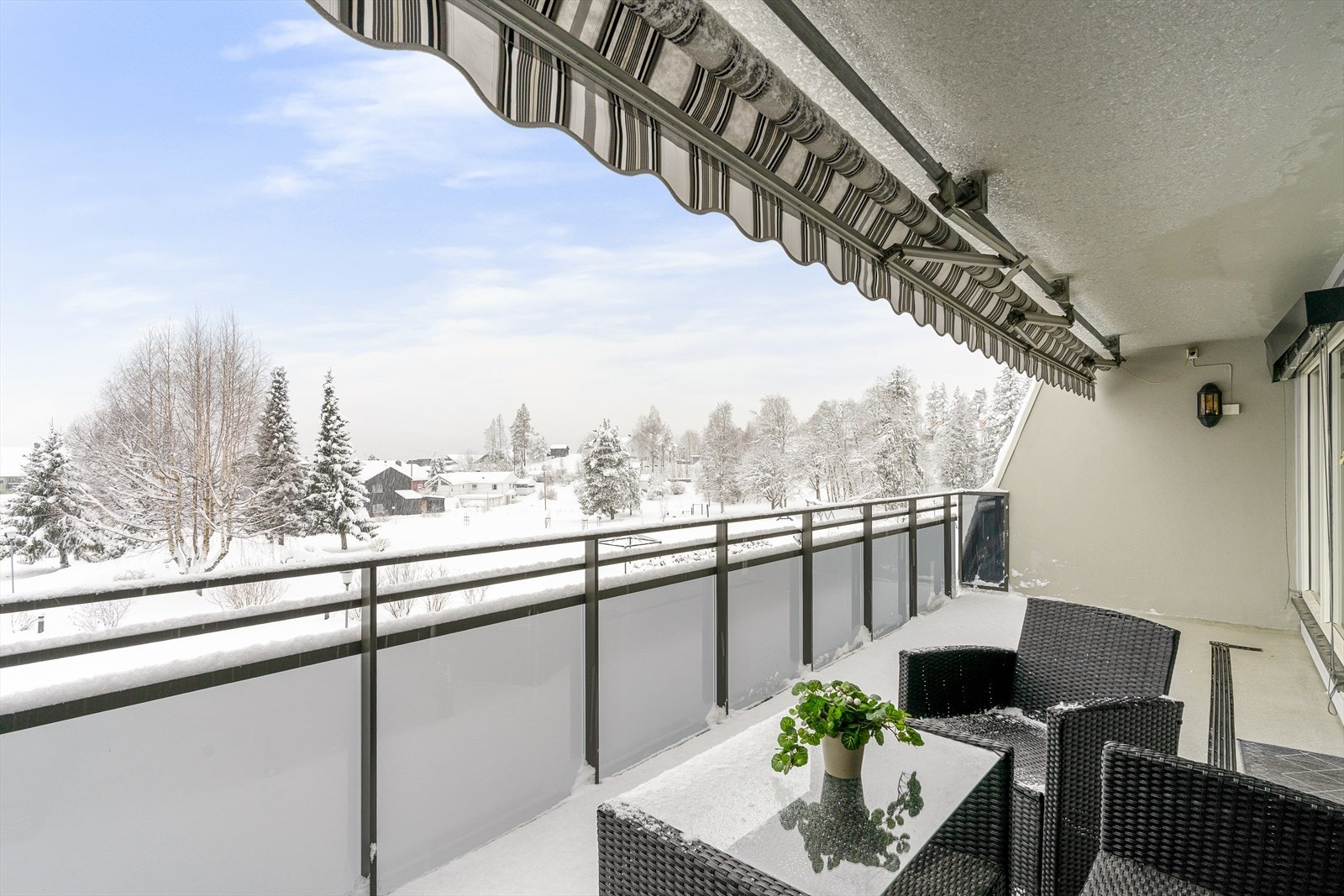 Tilgang på et flott grøntområde i forkant av blokkene Galleribilde