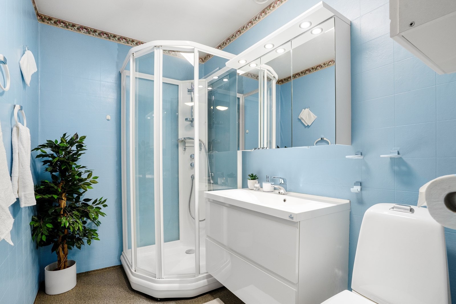 Badet har blitt oppgradert med nyere innredning Galleribilde