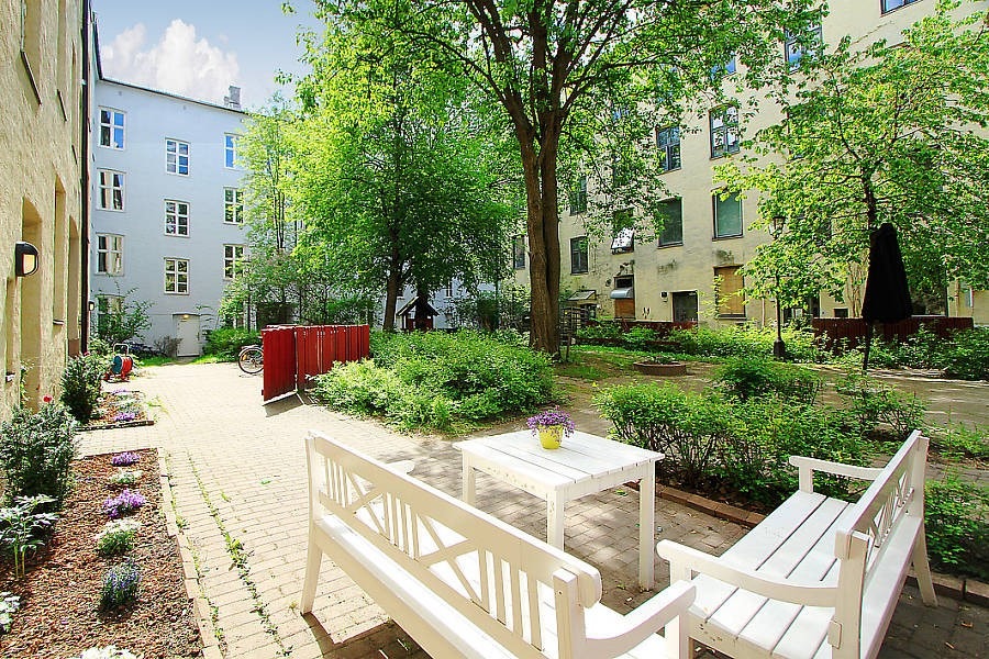 Bakgård. Galleribilde