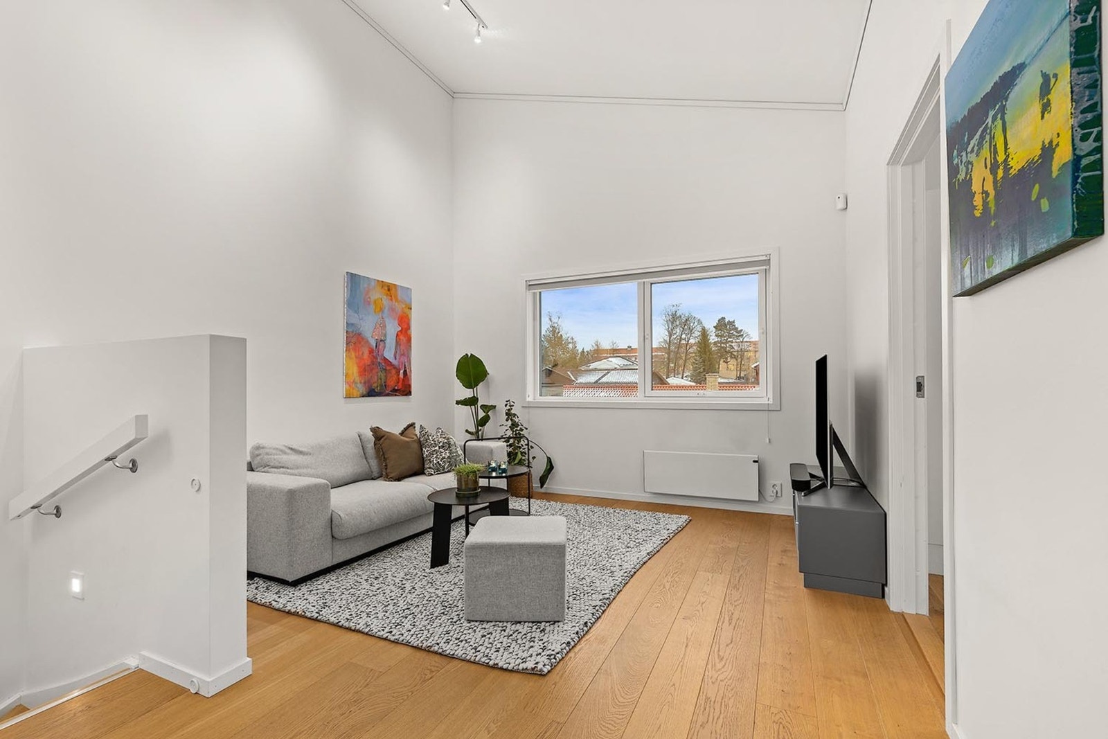 I 2. etasje er det en god tv-stue og høyt under taket Galleribilde