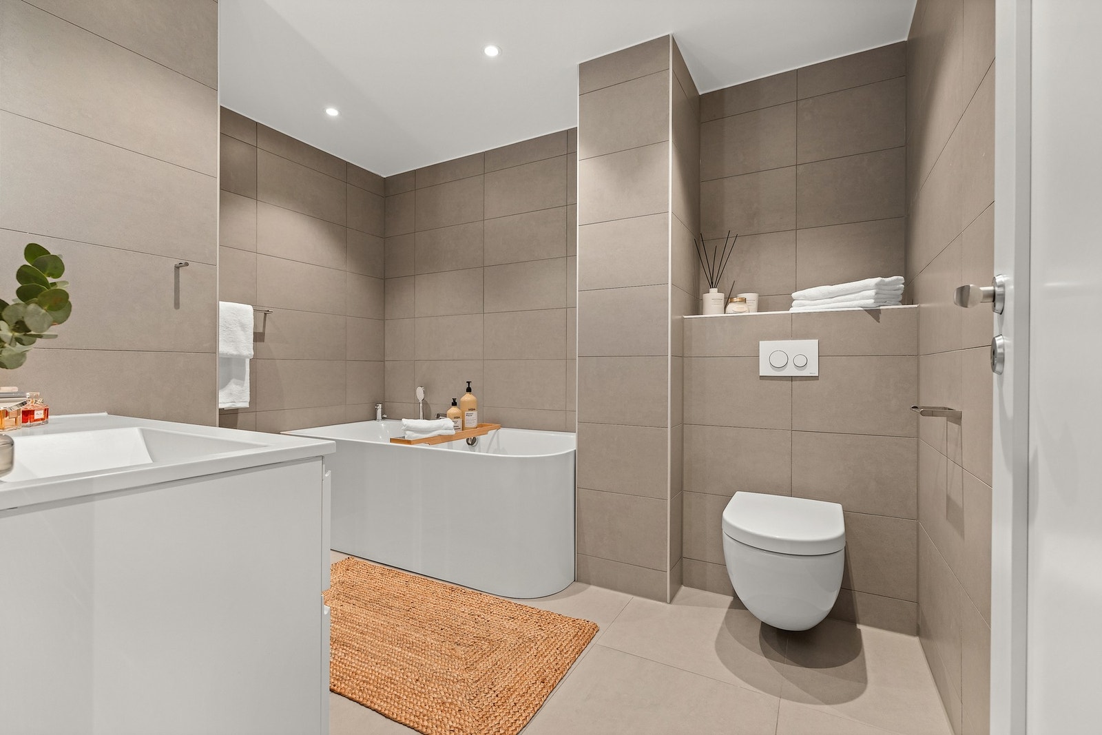 Stort hovedbad med badkar Galleribilde