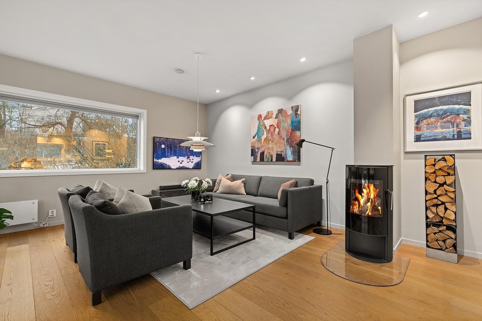 Varmekaler og peisovn gir god varme i de kalde periodene Galleribilde