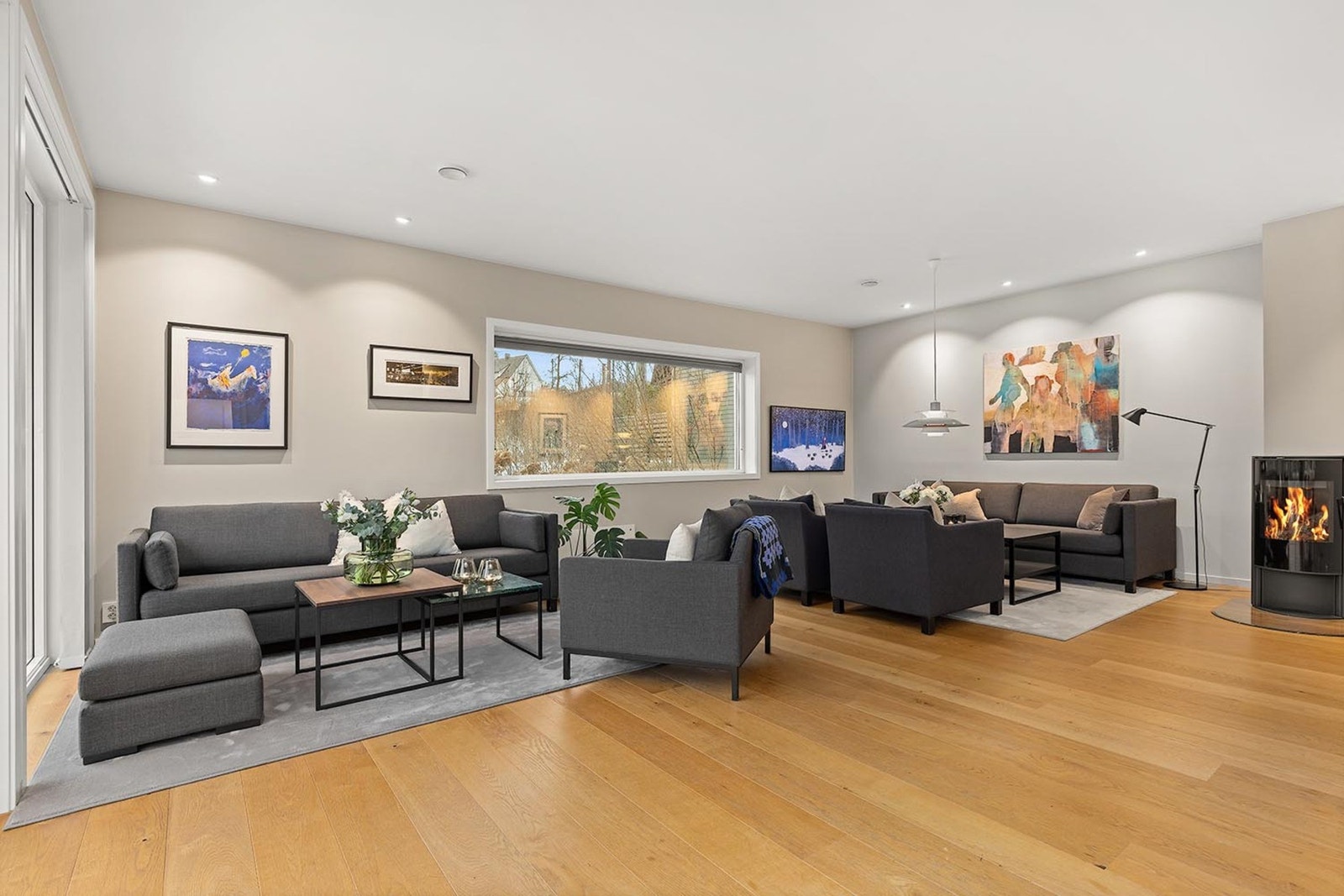 Det er varmekabler i gulvet i stue og på kjøkken Galleribilde