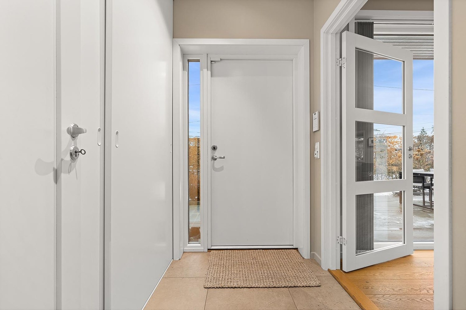 Inngangsparti med garderobe og gjestetoalett Galleribilde