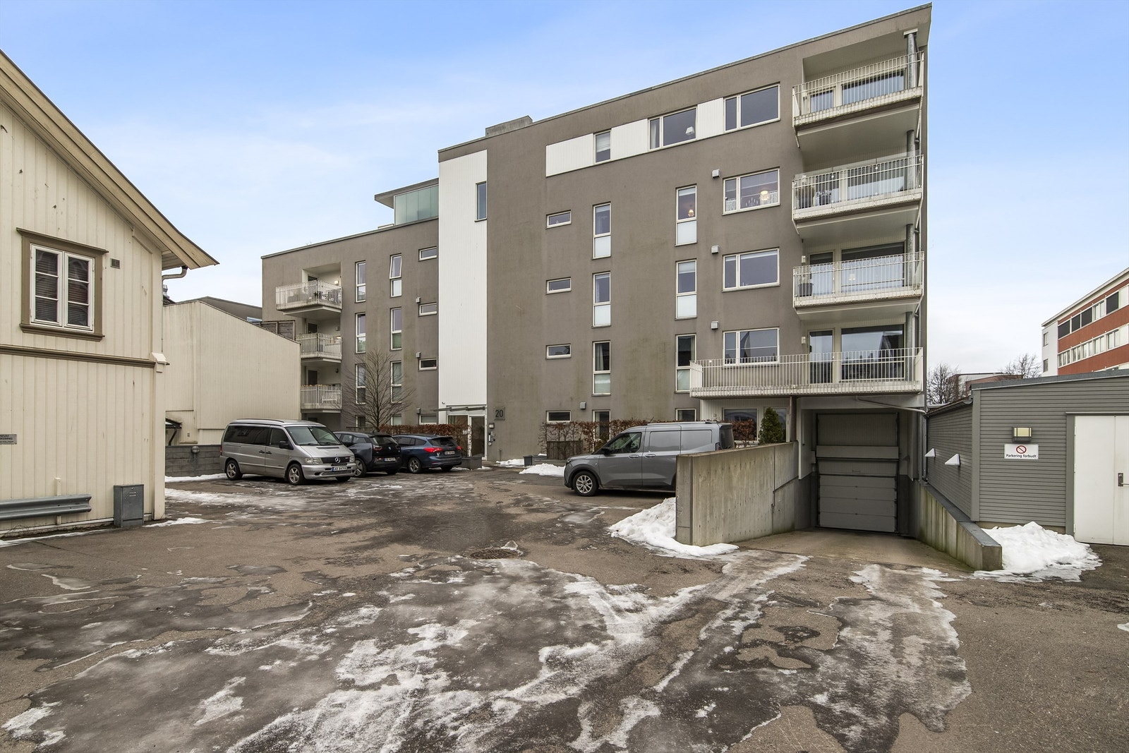 Nedkjøring til garasjeanlegg Galleribilde