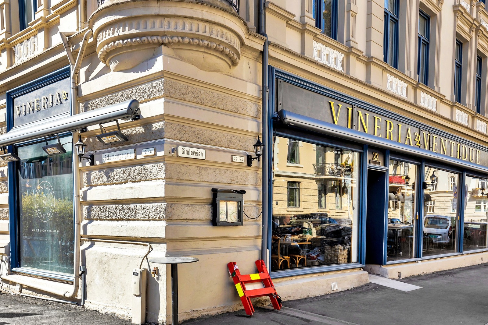 Kort vei til Frogners gode tilbud av kaféer, restauranter og hyggelige nisjebutikker. Avbildet Vineria Ventidue. Galleribilde