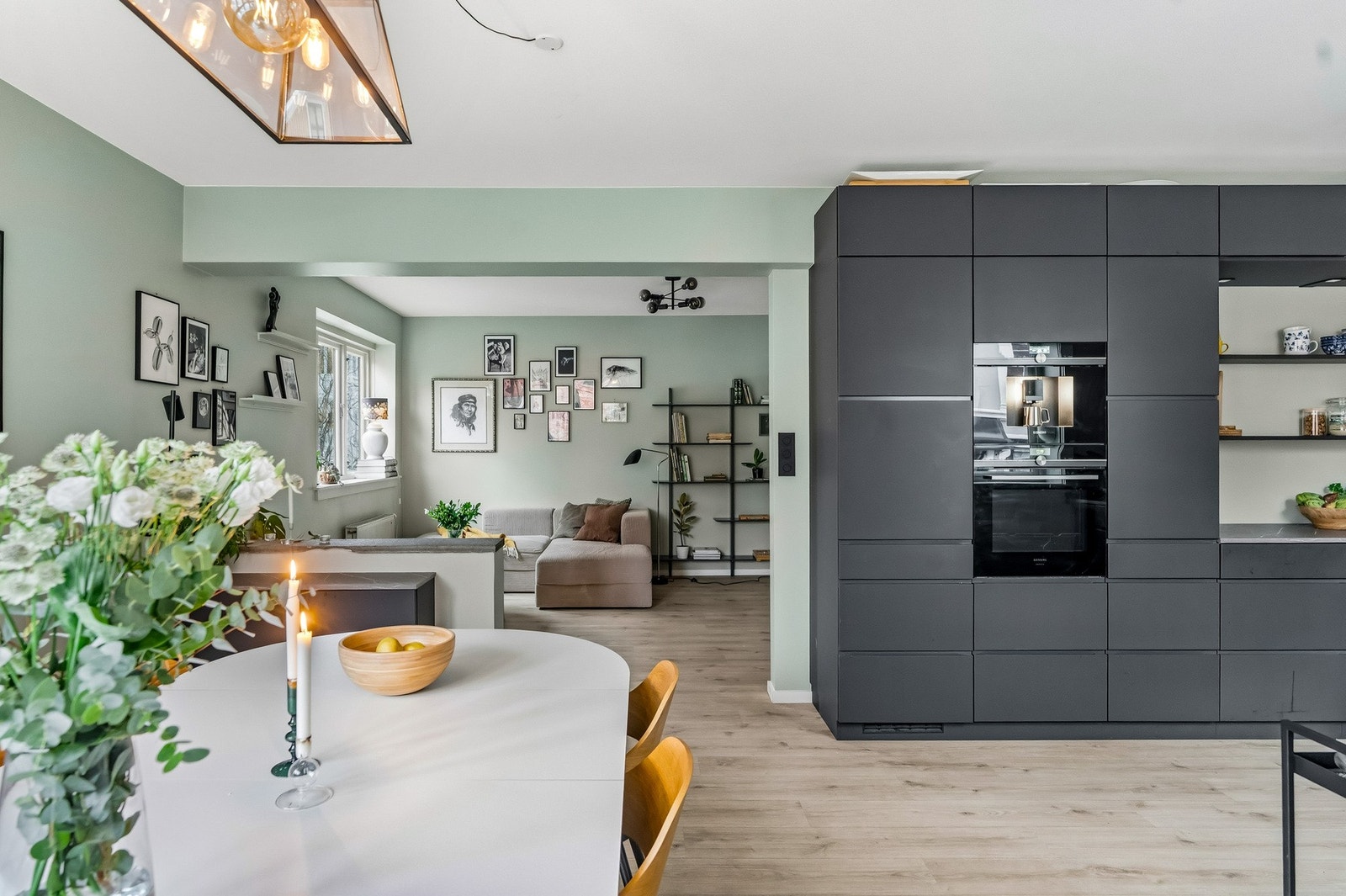 Generøs himlingshøyde opp mot 2,67m. Galleribilde