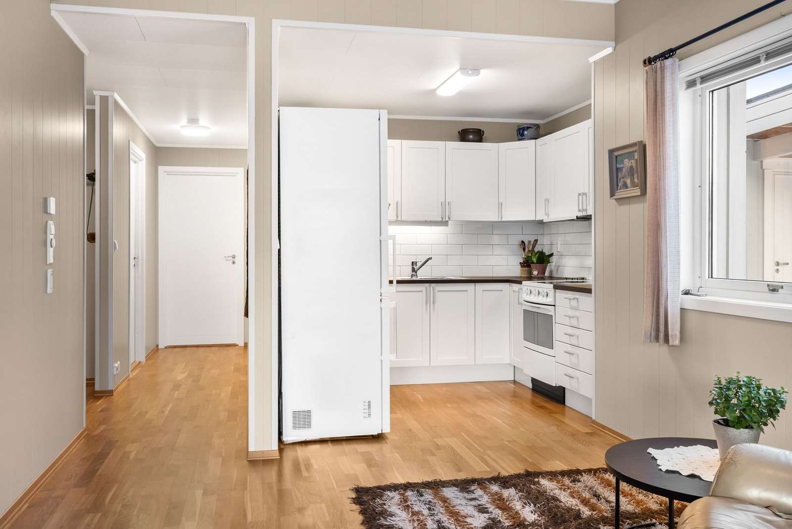 Leiligheten består av gang, stue/kjøkken, bad/vaskerom, 2 soverom og bod/teknisk rom Galleribilde