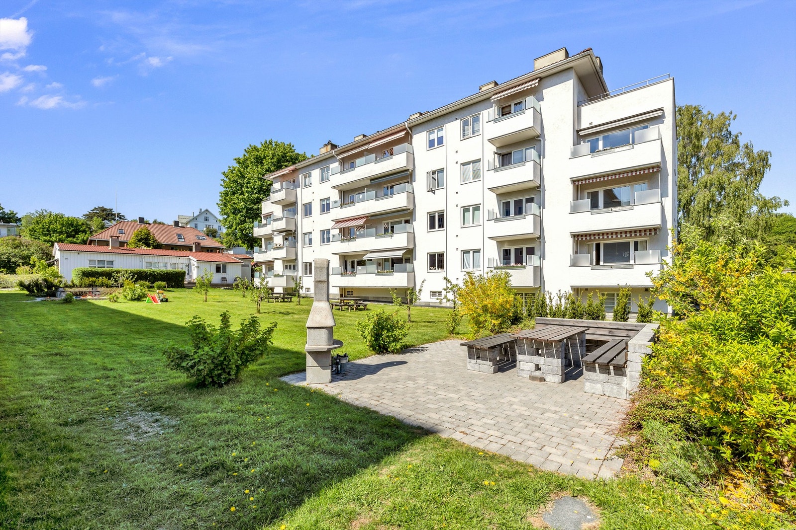 Borettslagets fellesområder på sommerstid Galleribilde