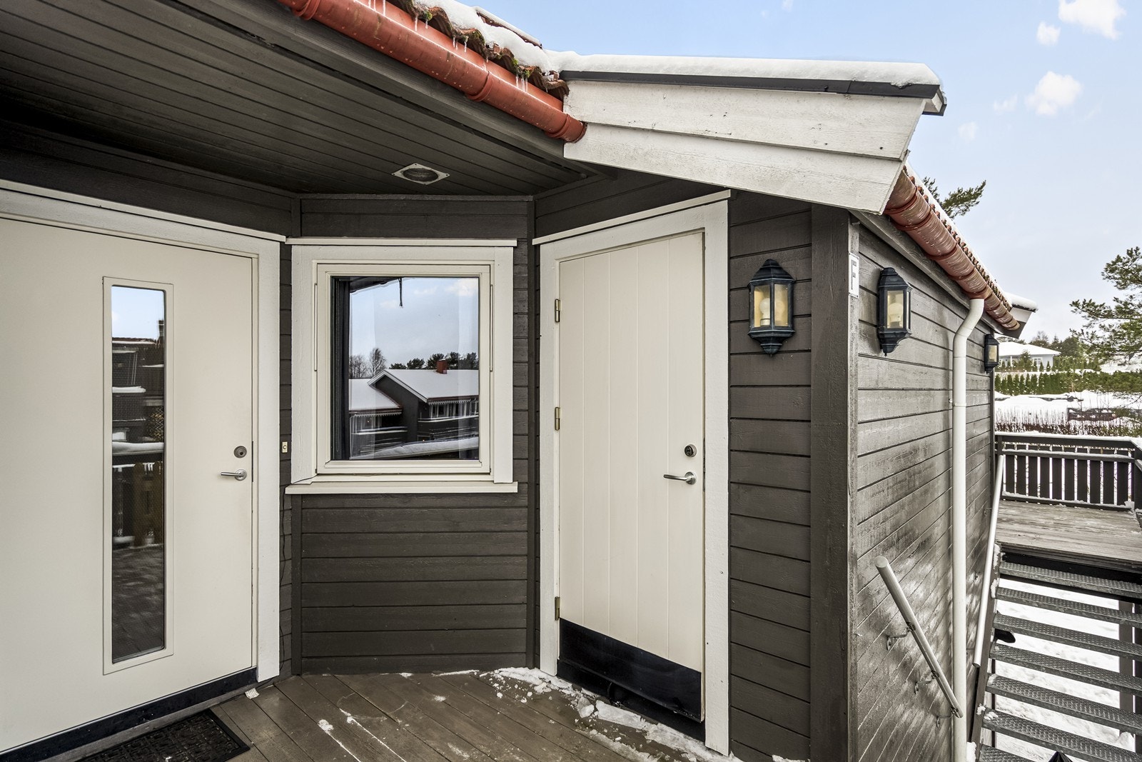 Til leiligheten hører en praktisk, utvendig sportsbod ved inngangspartiet. Galleribilde