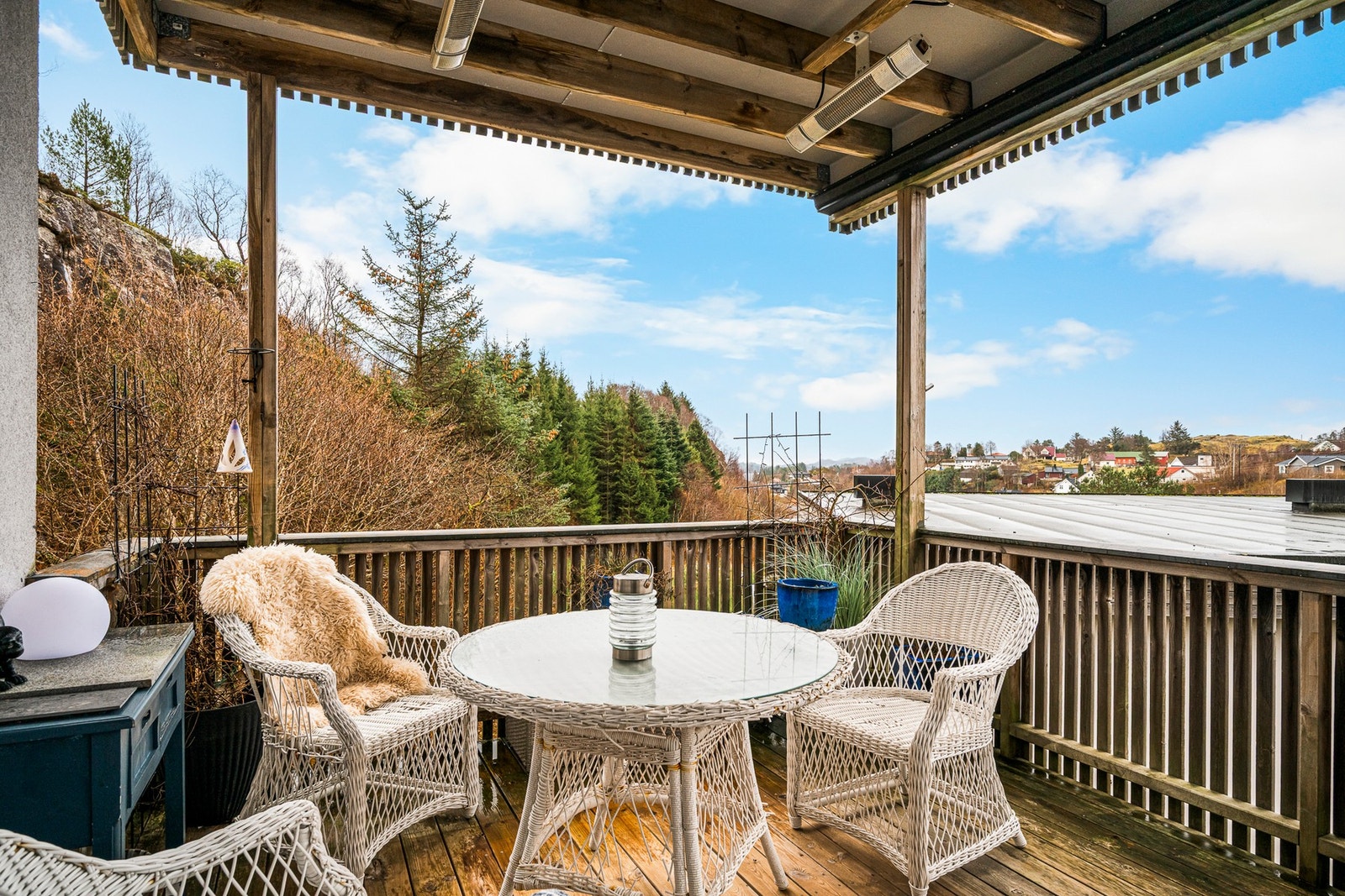 Dette er en lys og flott endeleilighet med solrik balkong. Galleribilde