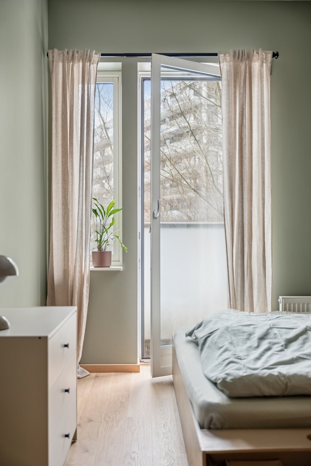 Hovedsoverommet har utgang til en egen, mindre luftebalkong. Galleribilde